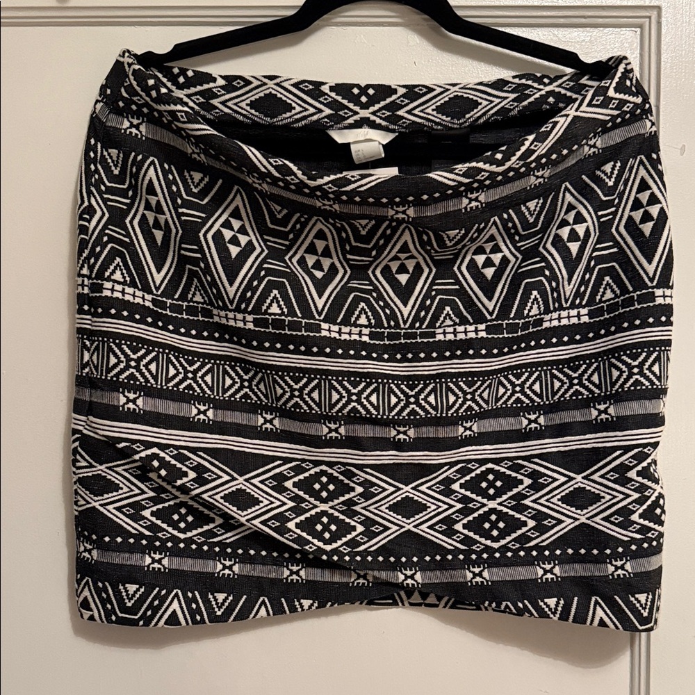 H&M Black and White Geometric Mini Skirt